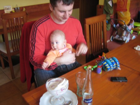 tatko ma pozval do reštiky, ale len som sa pozerala, ako sa napcháva on a ja nič...